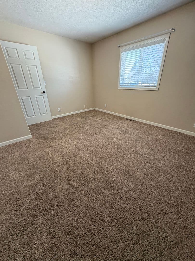 Tomah Apartment: 1156-1158 Grandview Ave