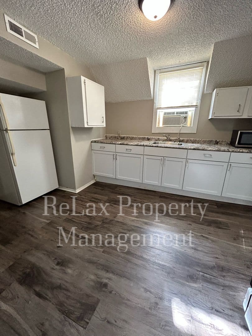 La Crosse Apartment: 207 Avon St