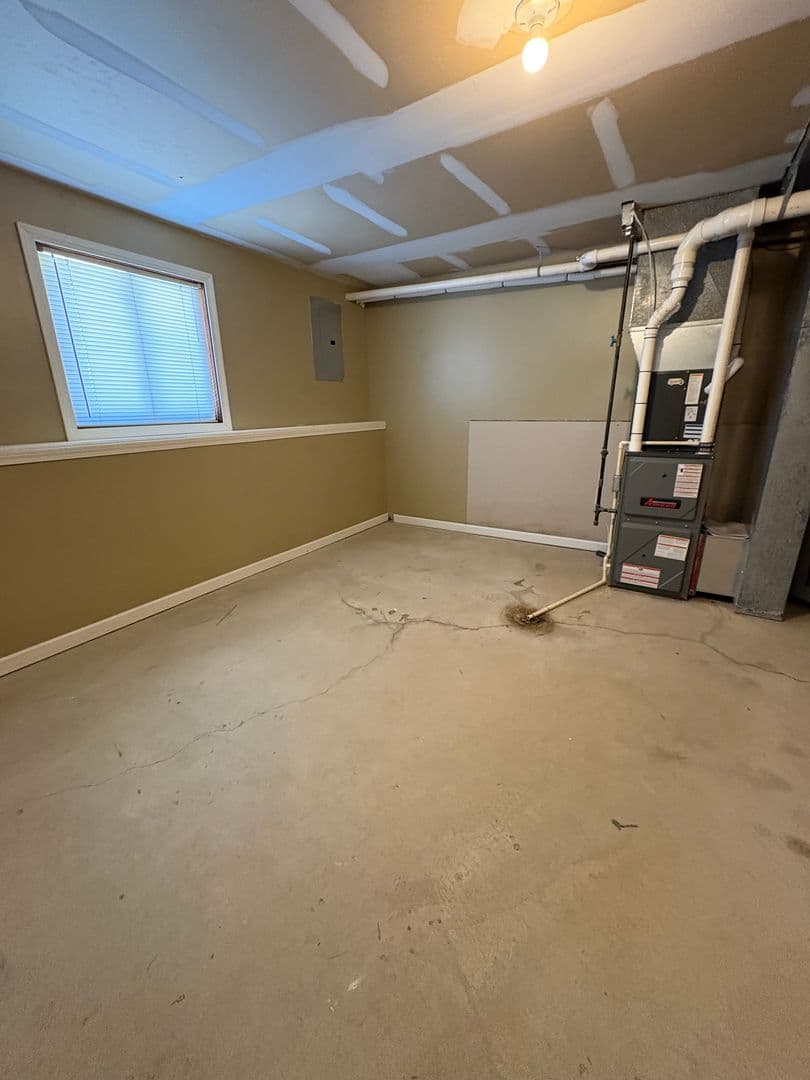Tomah Apartment: 1156-1158 Grandview Ave