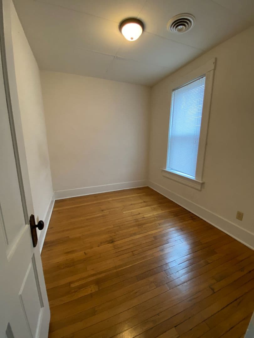 La Crosse Apartment: 1639 Prospect Street #10