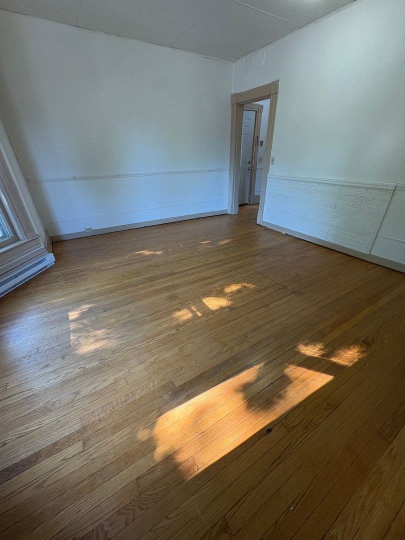 La Crosse Apartment: 824 Cass St