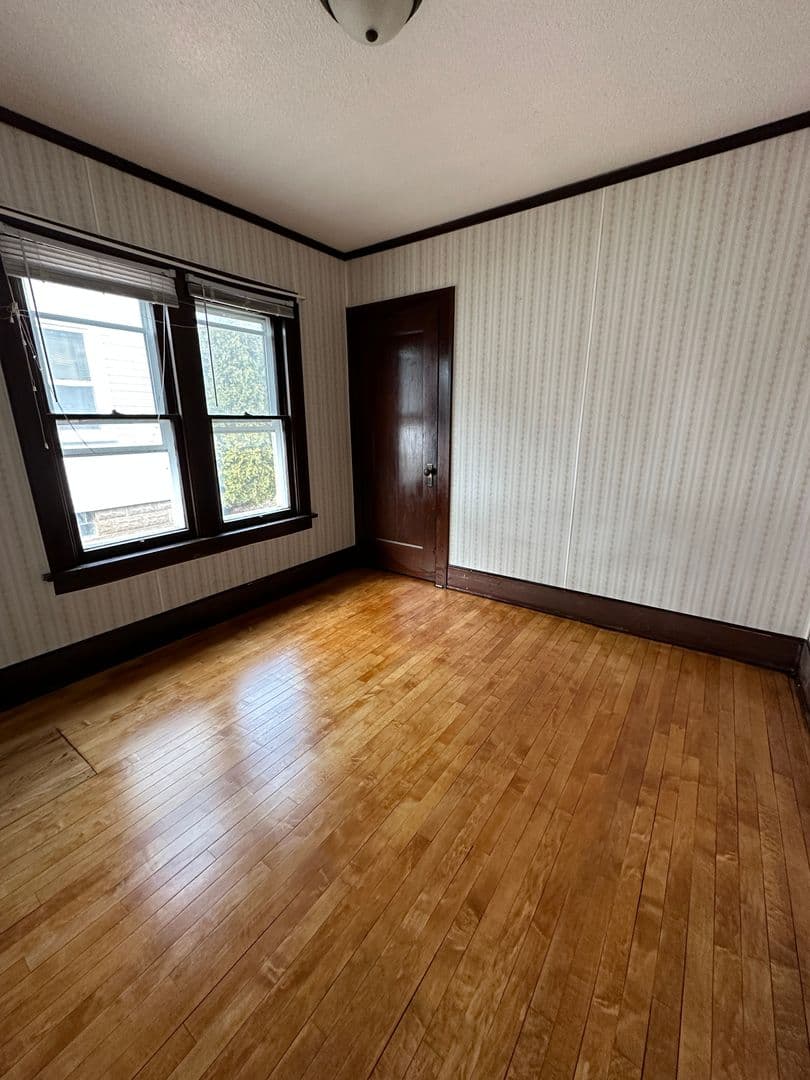 La Crosse House: 725 24th St N