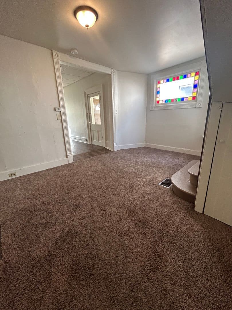 La Crosse Apartment: 137 9th St S