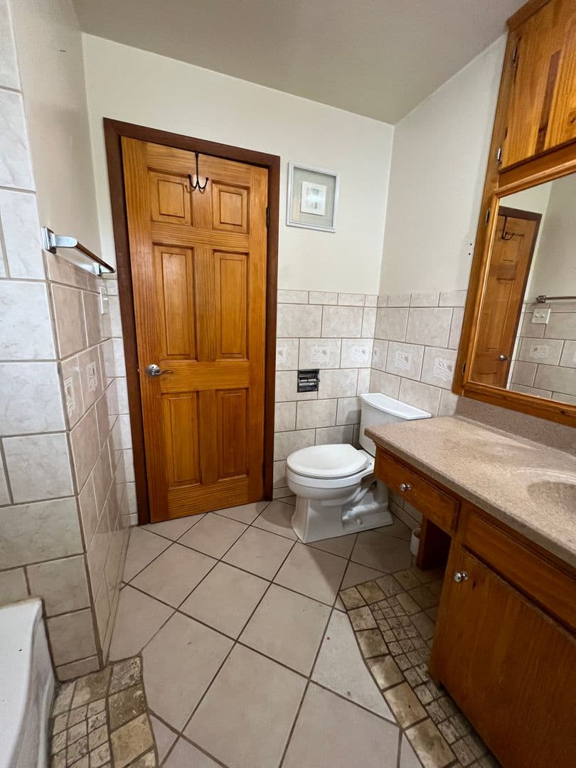 La Crosse House: 3022 Losey Blvd S