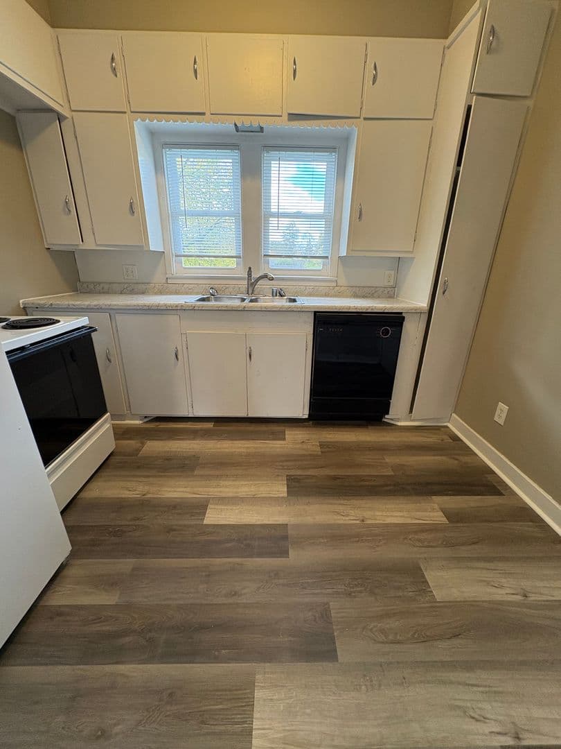 Tomah Apartment: 1115 Hollister Ave