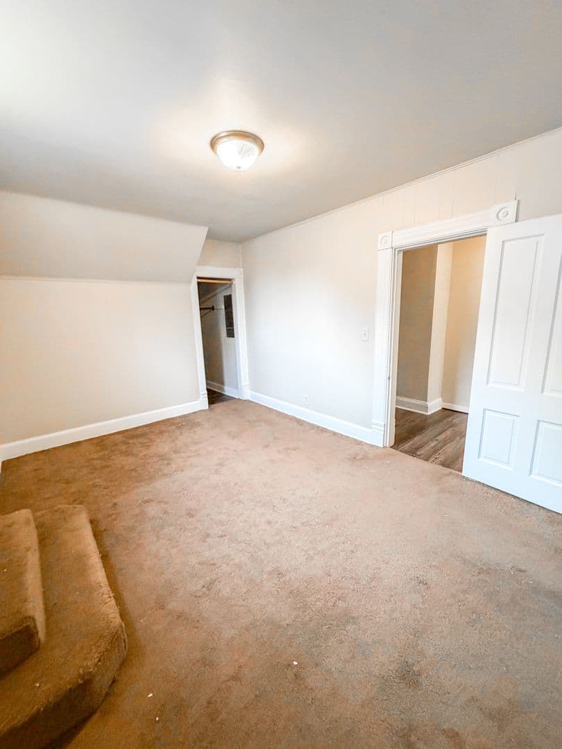 La Crosse Apartment: 1512 Market St