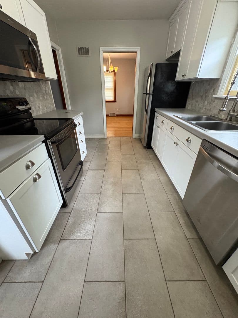 La Crosse House: 789 23rd St N