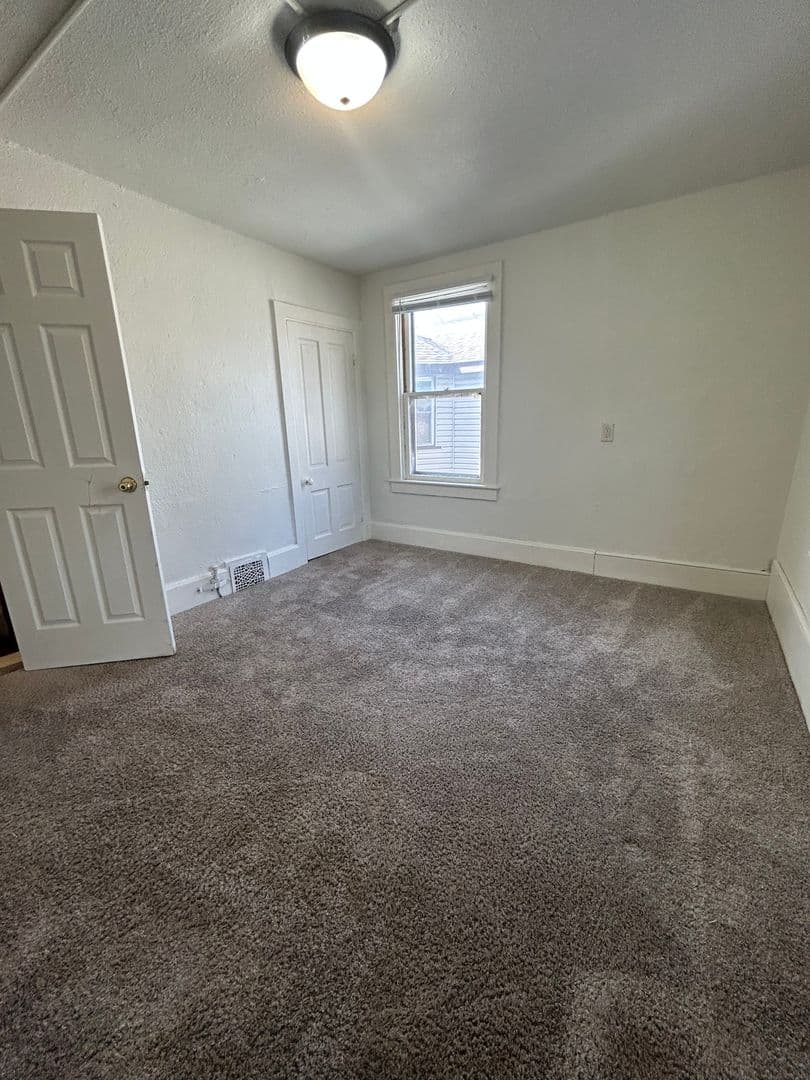 La Crosse Apartment: 137 9th St S