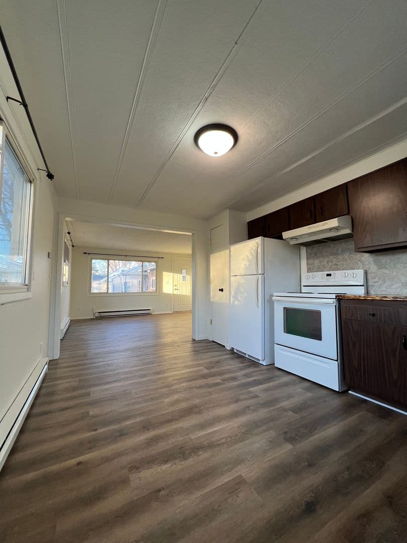 La Crosse Apartment: 2810/2812 Onalaska Ave