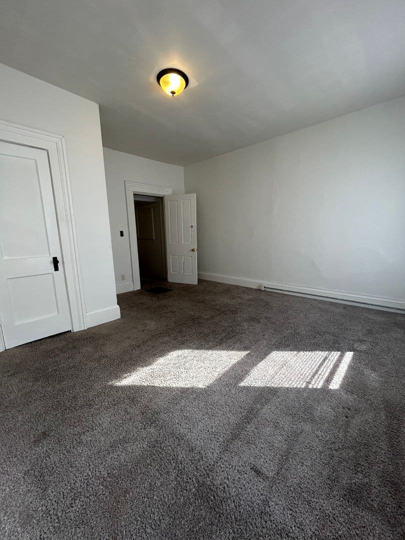 La Crosse Apartment: 137 9th St S
