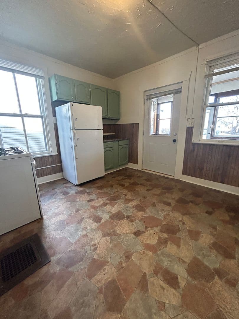 La Crosse Apartment: 137 9th St S