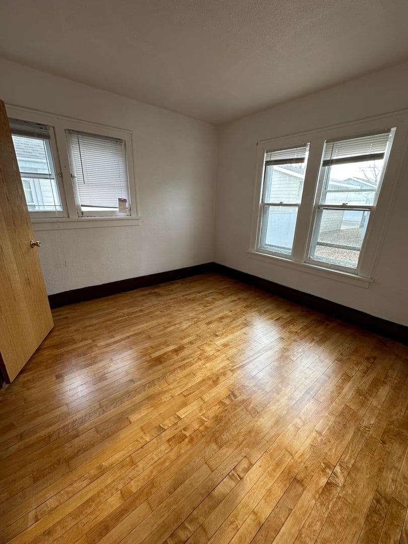 La Crosse House: 725 24th St N