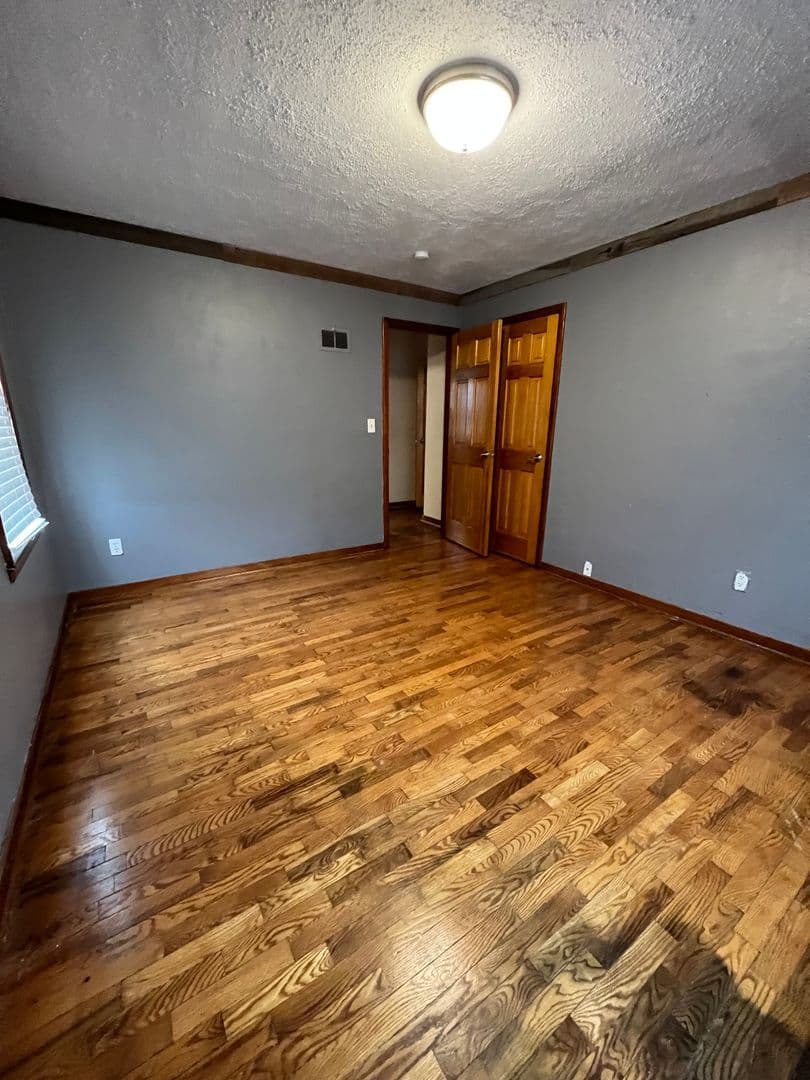 La Crosse House: 3022 Losey Blvd S