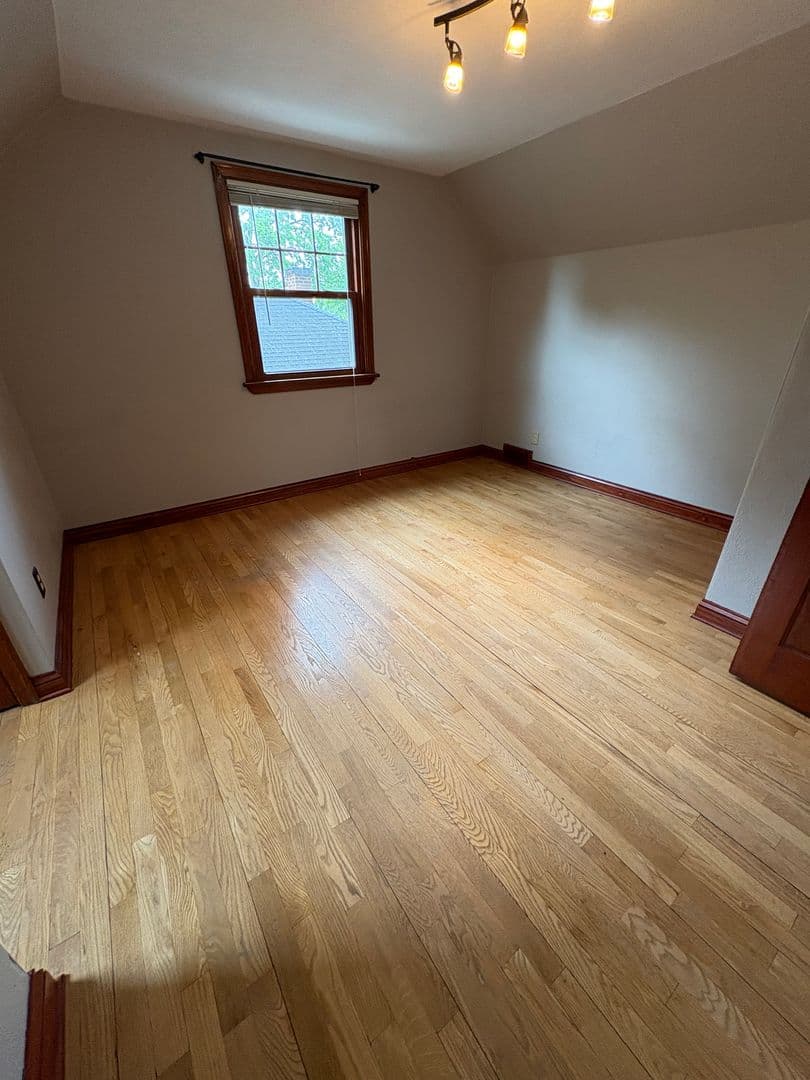 La Crosse House: 789 23rd St N