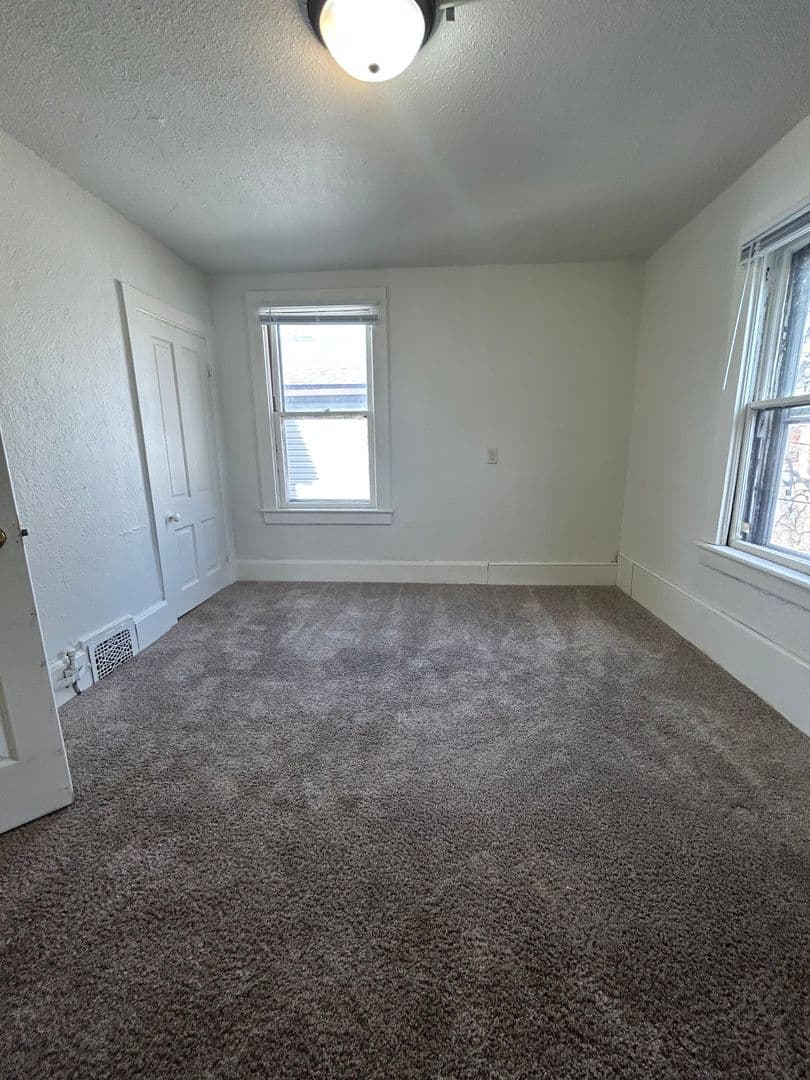 La Crosse Apartment: 137 9th St S
