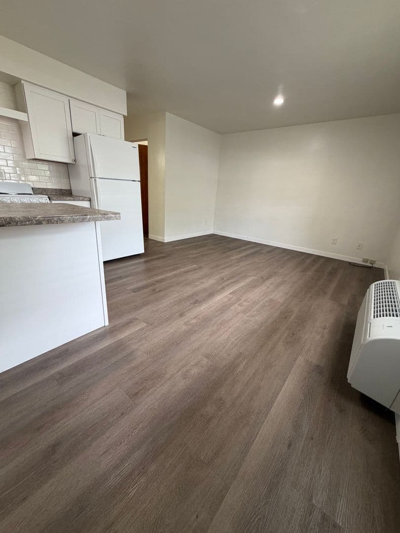 La Crosse Apartment: 1114 5th Ave S