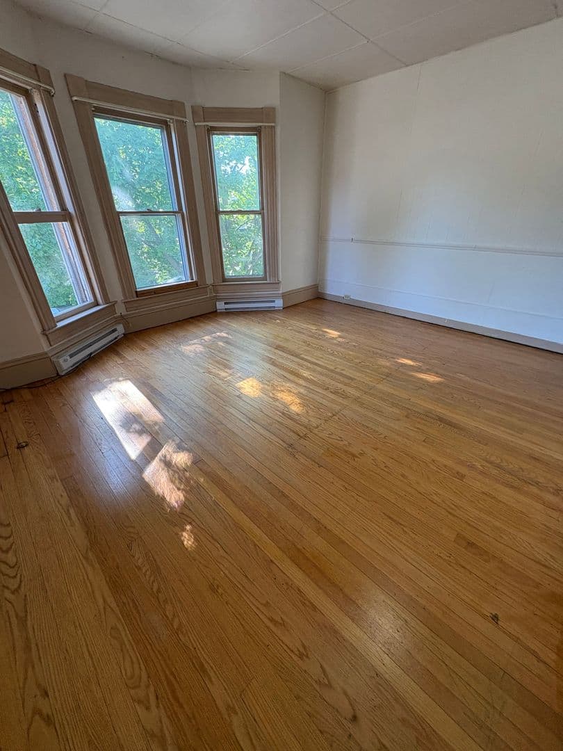 La Crosse Apartment: 824 Cass St