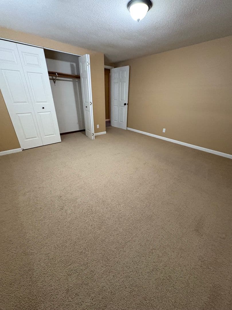 Tomah Apartment: 1156-1158 Grandview Ave