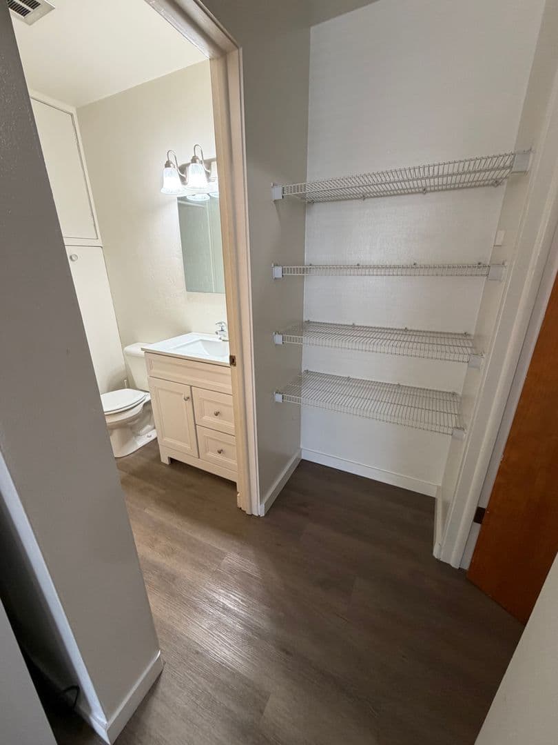 La Crosse Apartment: 1114 5th Ave S