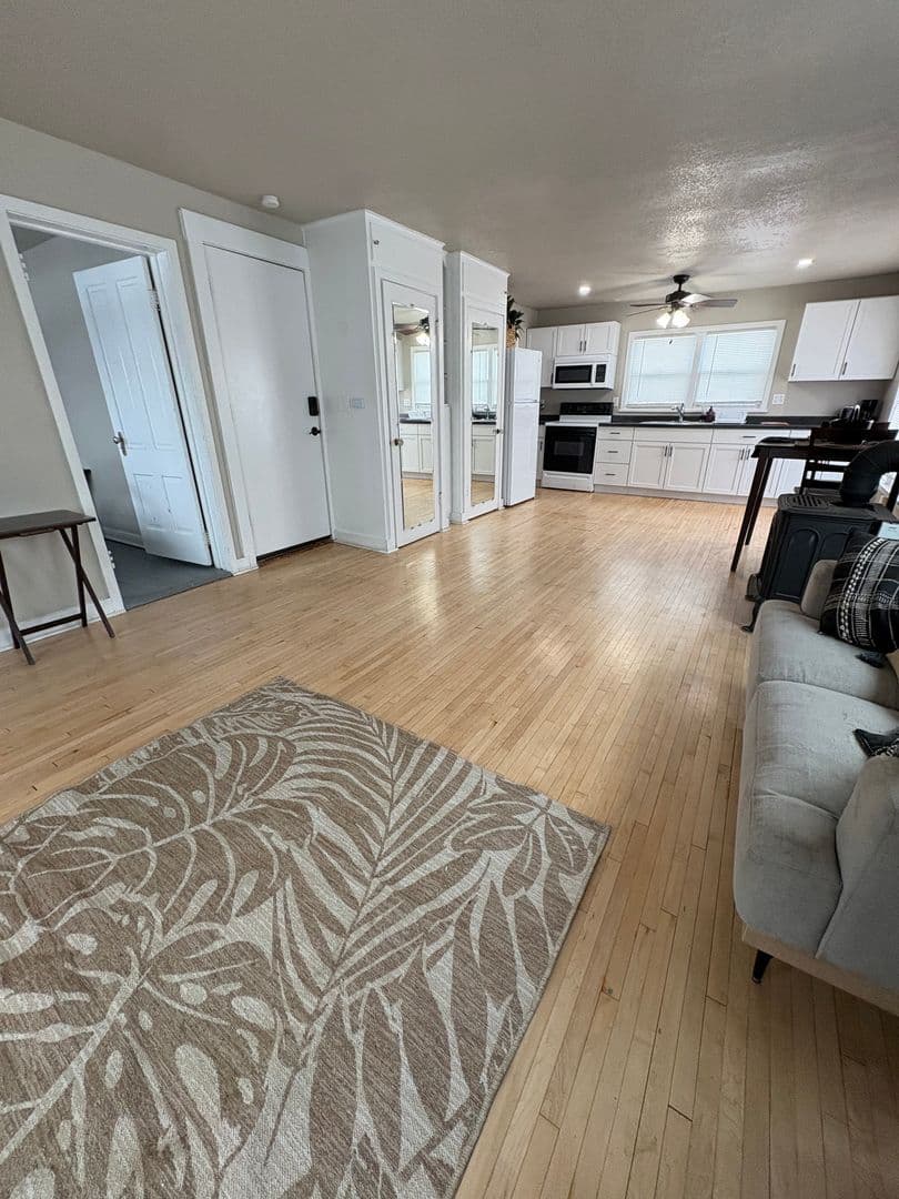 Tomah Apartment: 301 Kilbourn Ave