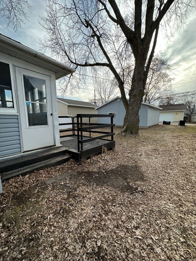 La Crosse House: 725 24th St N