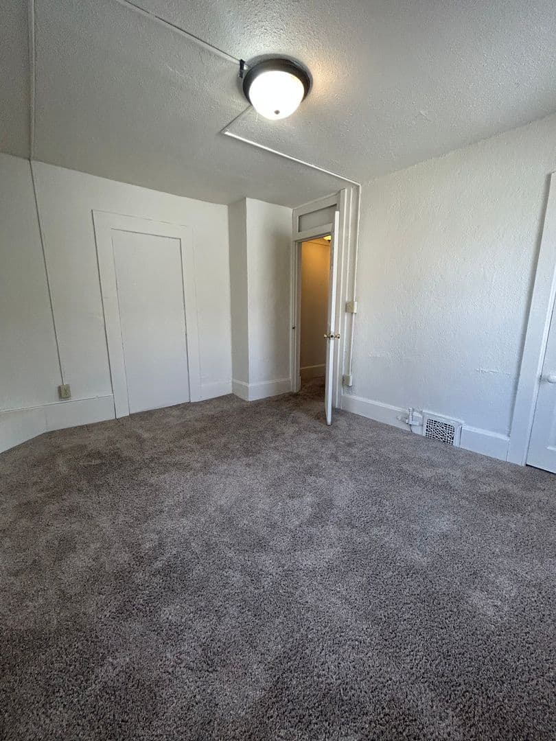 La Crosse Apartment: 137 9th St S