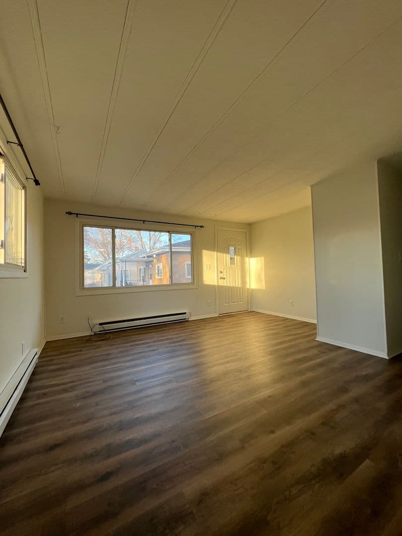 La Crosse Apartment: 2810/2812 Onalaska Ave