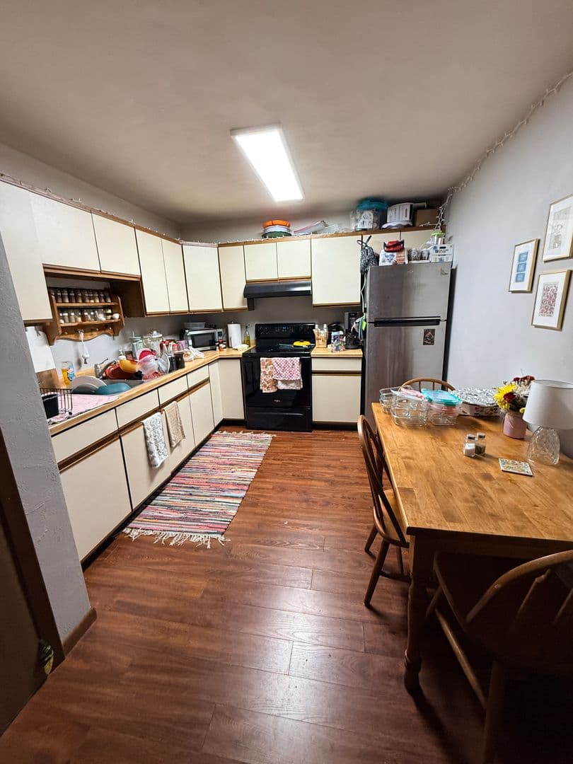 La Crosse Apartment: 410 10th St N - Apt 04