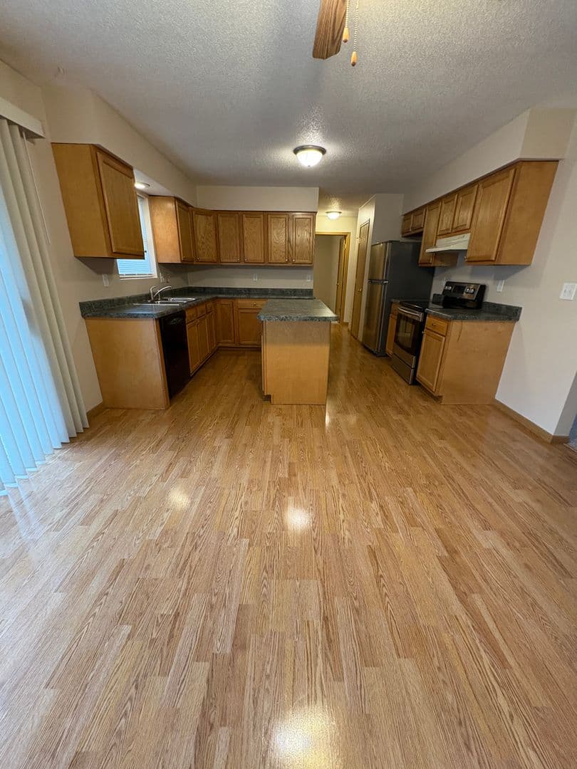 Holmen Apartment: 801 Evergreen Dr - Unit 2 - Upper