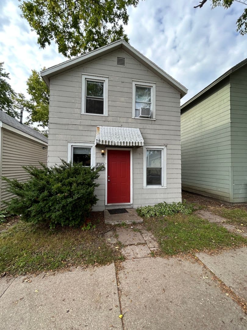 La Crosse House: 1010 Badger St