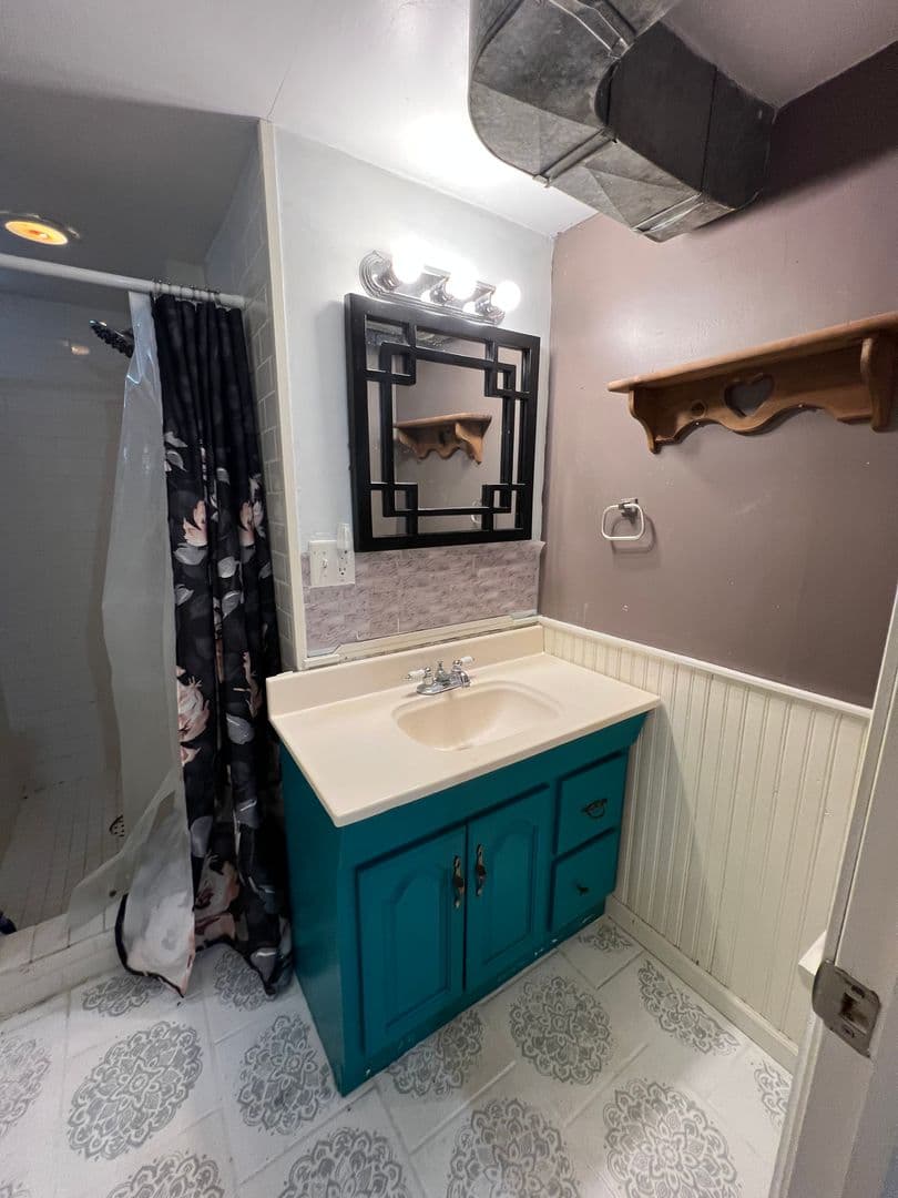La Crosse House: 3022 Losey Blvd S