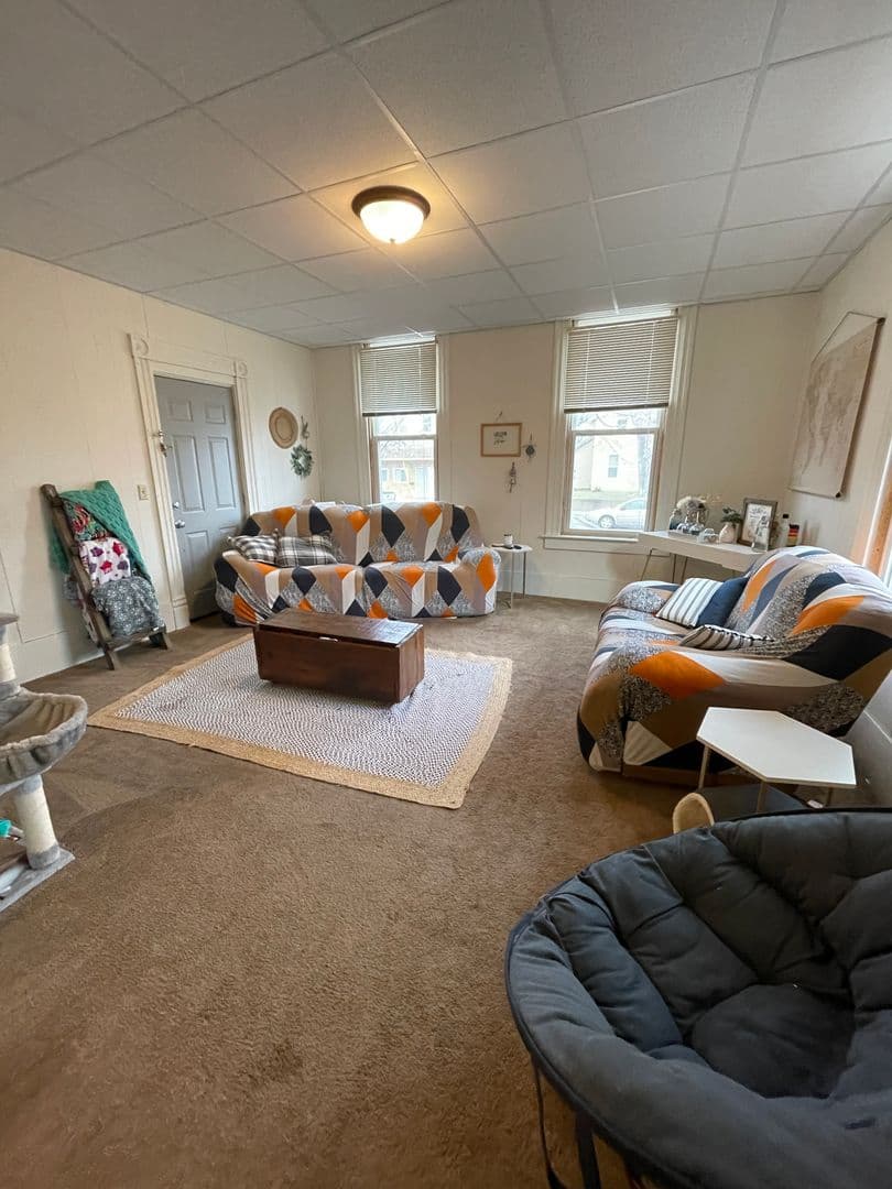 La Crosse Apartment: 1018 Pine Street Apt 7