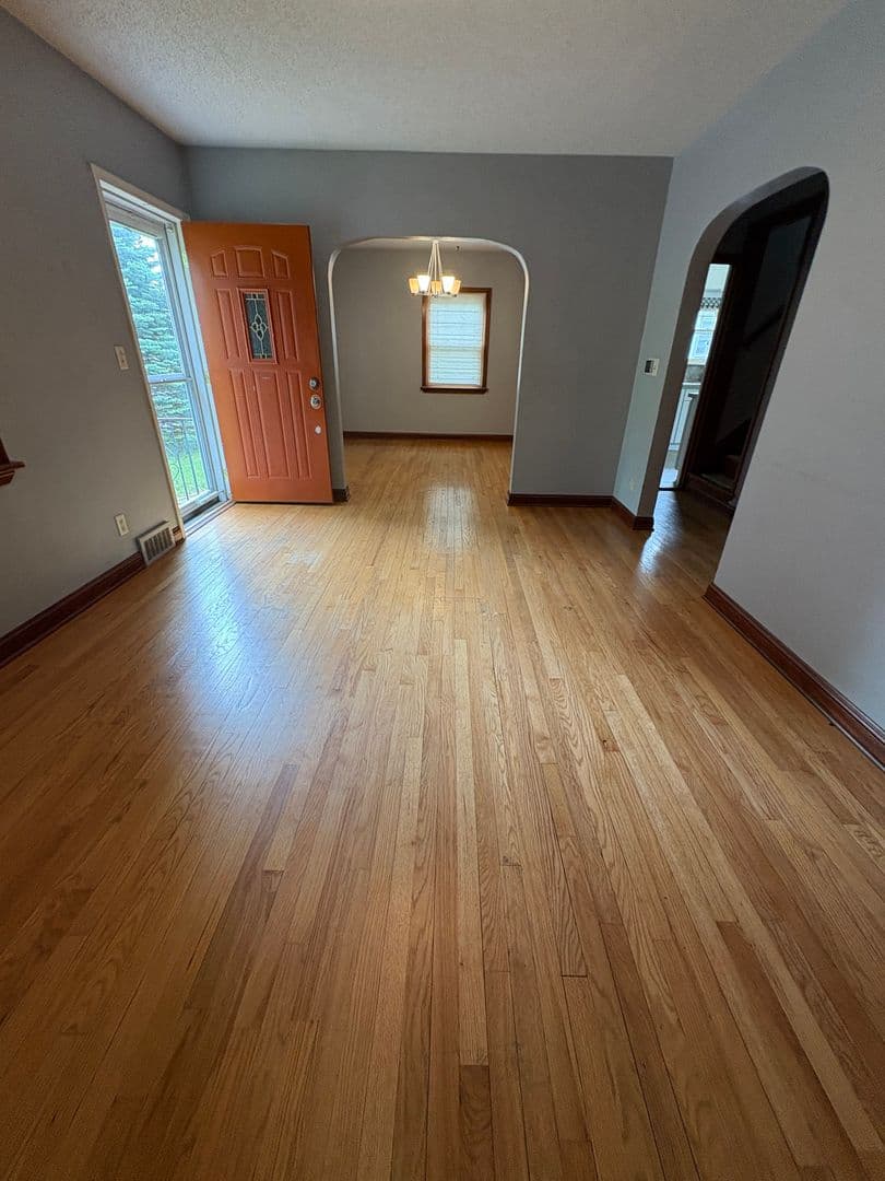 La Crosse House: 789 23rd St N