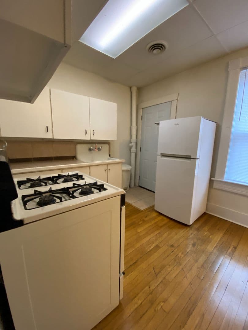 La Crosse Apartment: 1639 Prospect Street #10