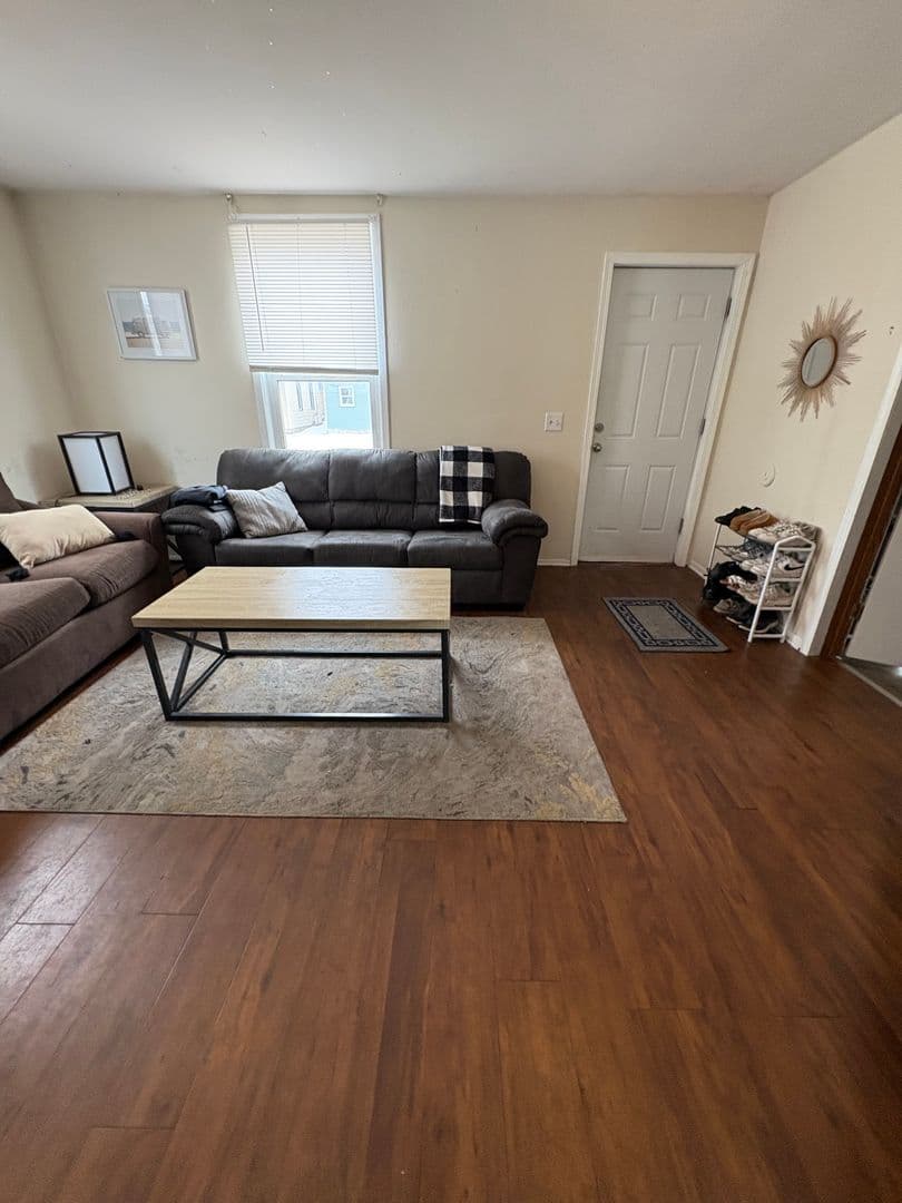 La Crosse House: 909 La Crosse St