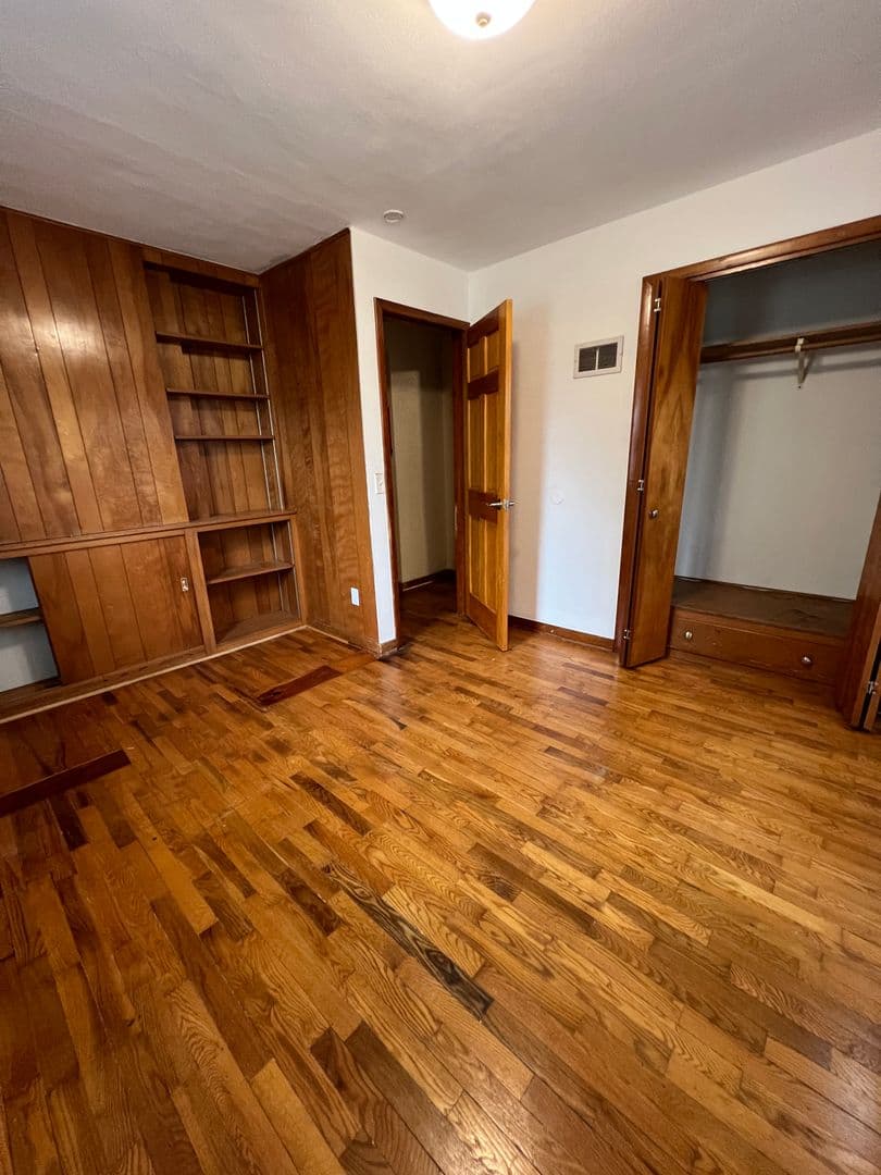 La Crosse House: 3022 Losey Blvd S