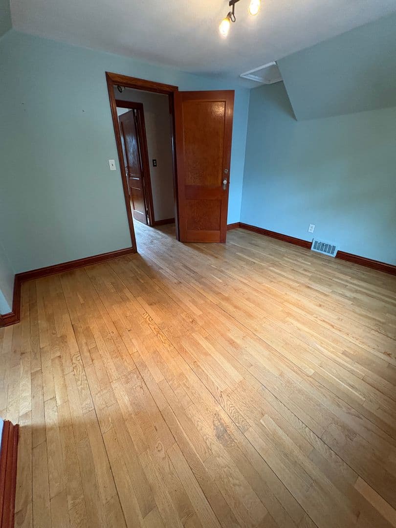 La Crosse House: 789 23rd St N