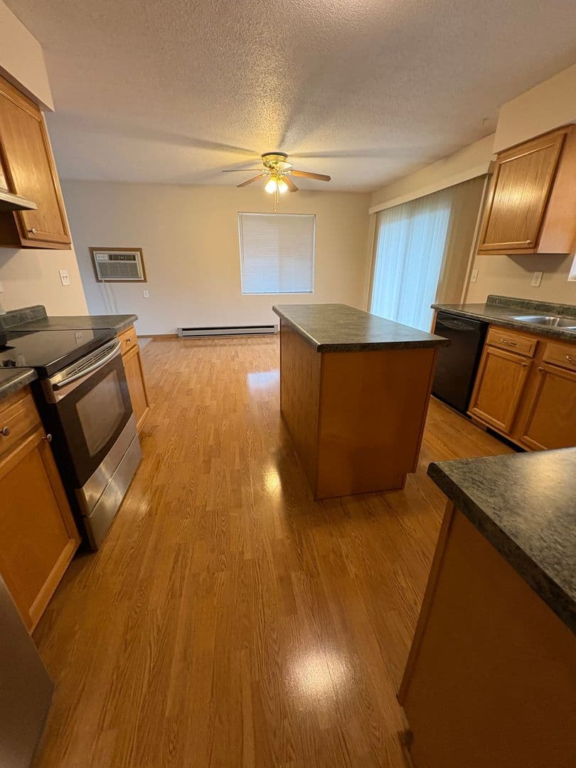 Holmen Apartment: 801 Evergreen Dr - Unit 2 - Upper