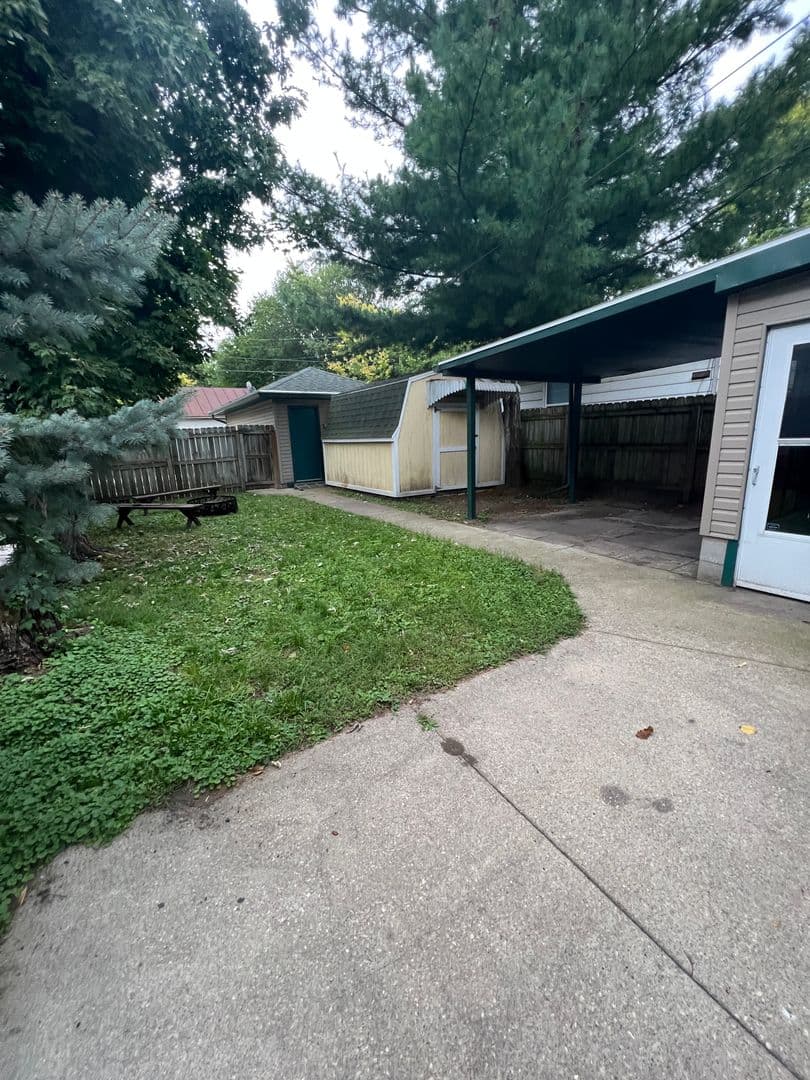 La Crosse House: 413 8th St S