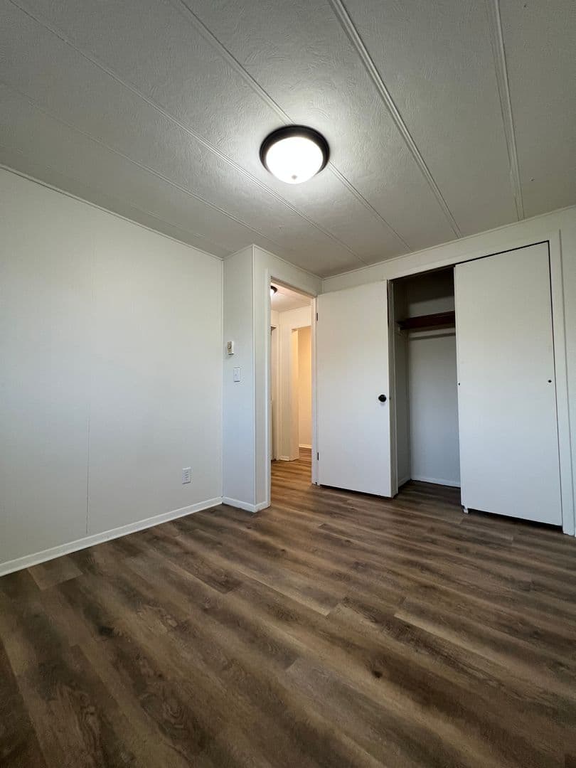 La Crosse Apartment: 2810/2812 Onalaska Ave