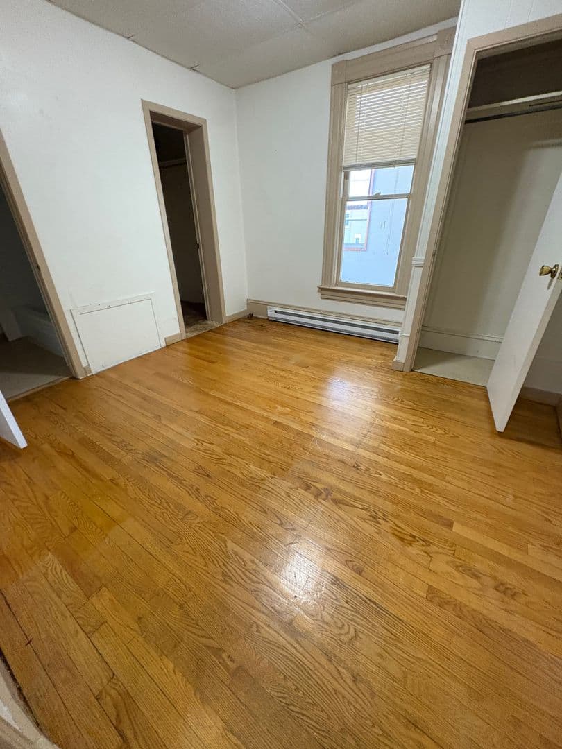 La Crosse Apartment: 824 Cass St