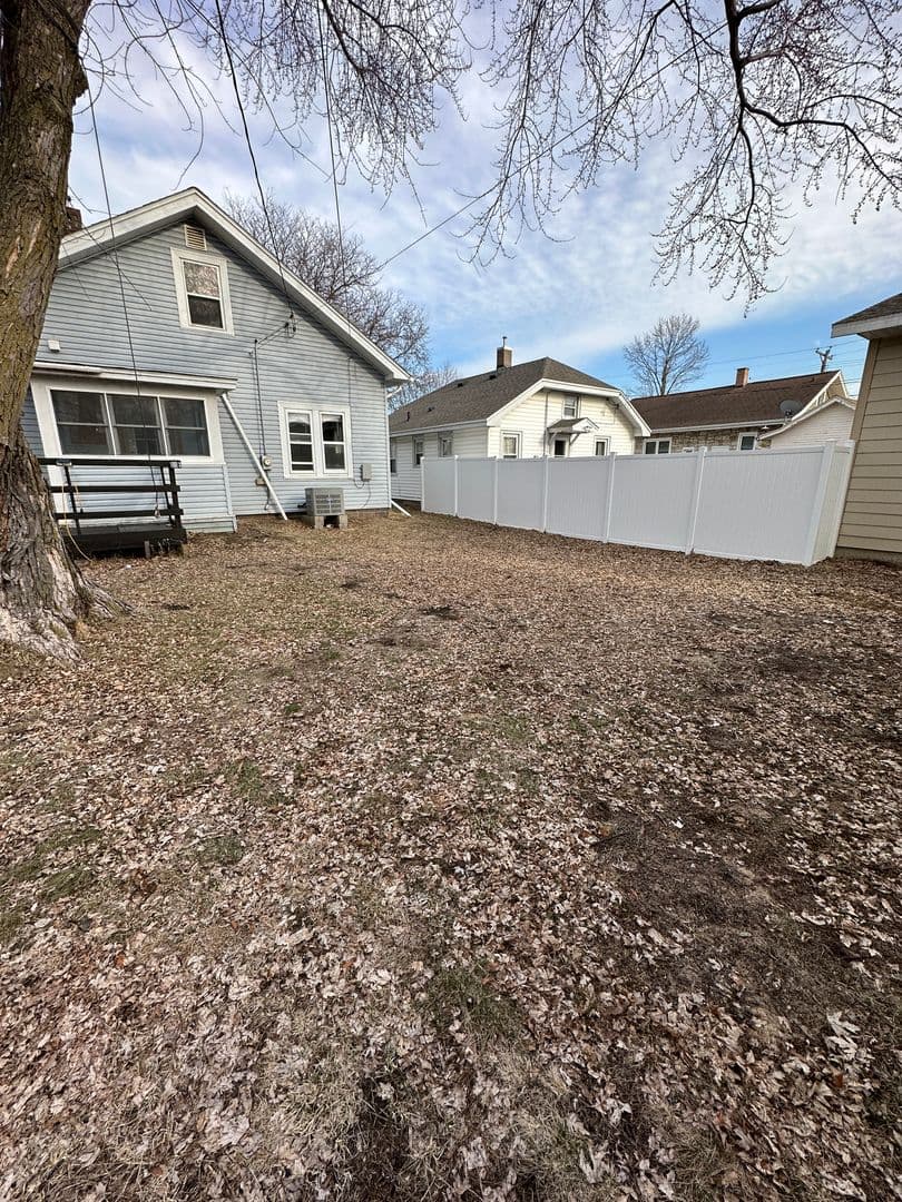 La Crosse House: 725 24th St N