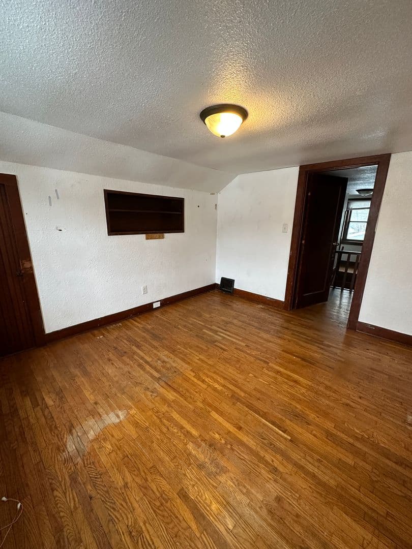 La Crosse House: 725 24th St N