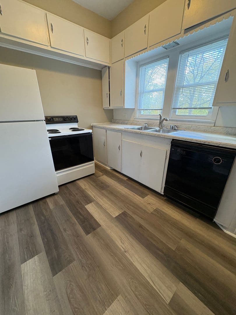Tomah Apartment: 1115 Hollister Ave