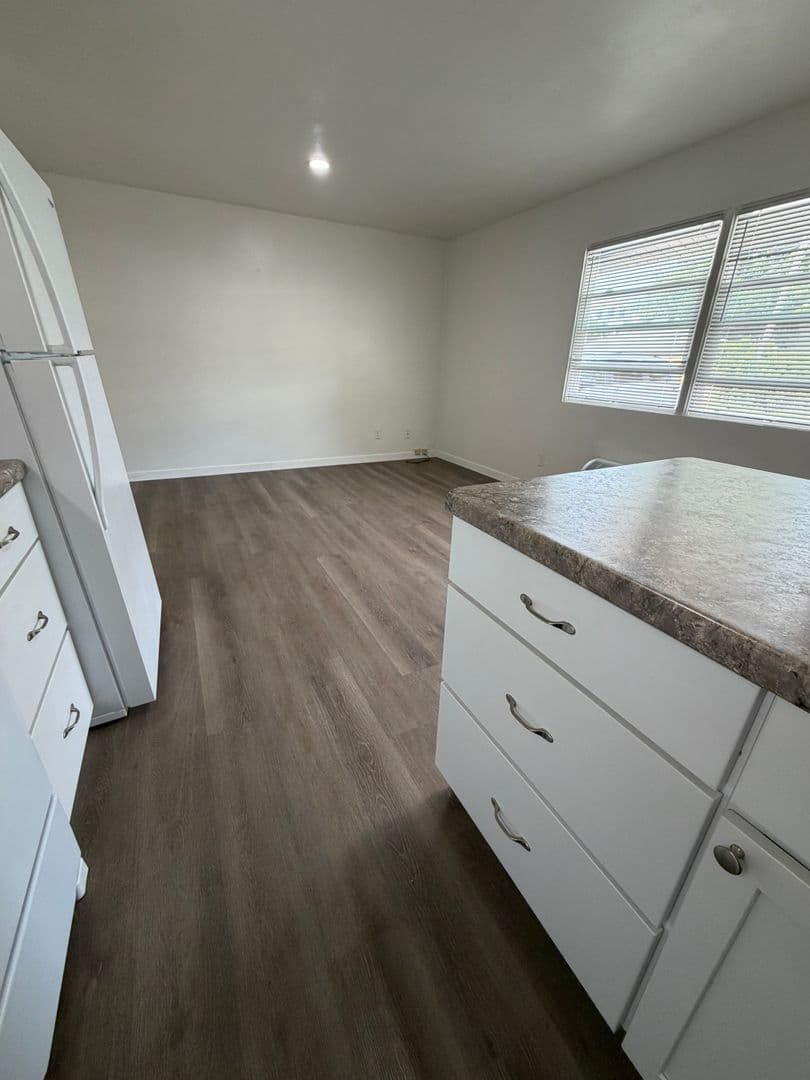 La Crosse Apartment: 1114 5th Ave S