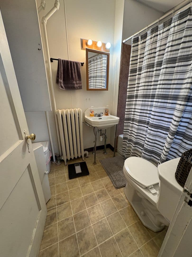 La Crosse Apartment: 1129 Main St