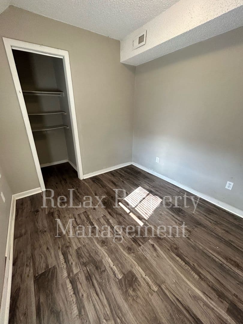 La Crosse Apartment: 207 Avon St