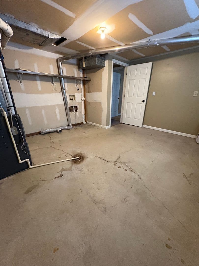 Tomah Apartment: 1156-1158 Grandview Ave