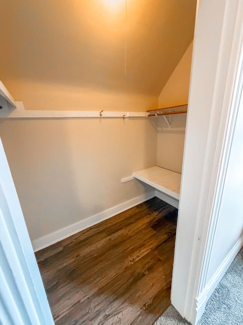 La Crosse Apartment: 1512 Market St