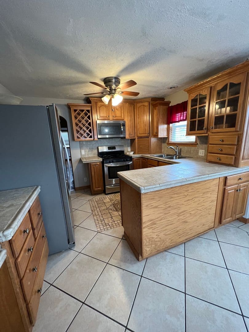 La Crosse House: 3022 Losey Blvd S